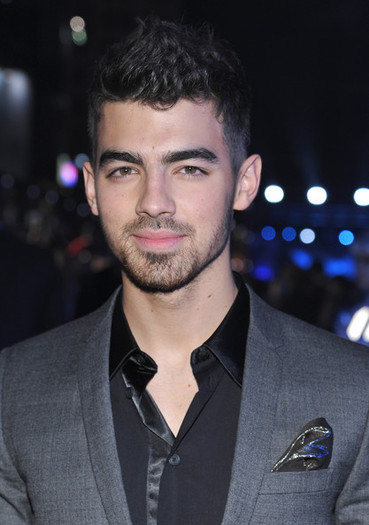 Joe+Jonas+Premiere+Walt+Disney+TRON+Legacy+jWreTidROtsl