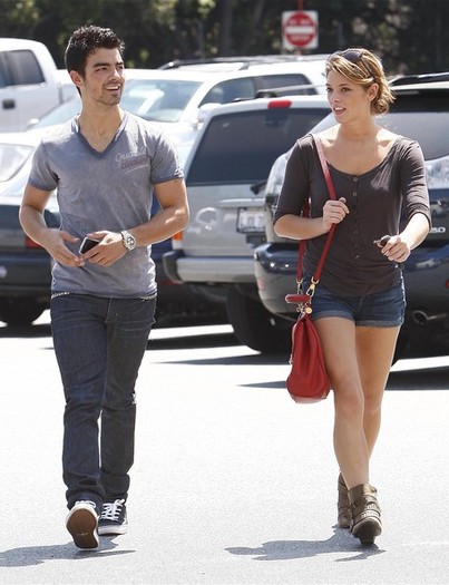 Joe+Jonas+Ashley+Greene+Joe+Jonas+Out+Studio+6aAGkE_NFafl - Ashley Greene And Joe Jonas Out In Studio City