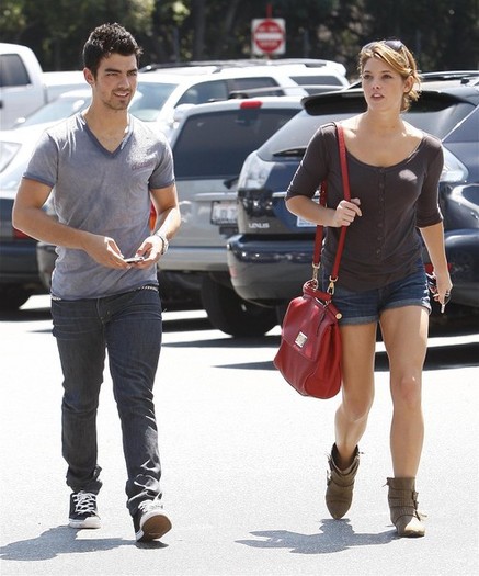 Joe+Jonas+Ashley+Greene+Joe+Jonas+Out+Studio+jIK3h9AK8mJl - Ashley Greene And Joe Jonas Out In Studio City