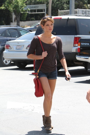 Joe+Jonas+Ashley+Greene+Joe+Jonas+Out+SNAdDK3rj-ol - Ashley Greene and Joe Jonas Out and About