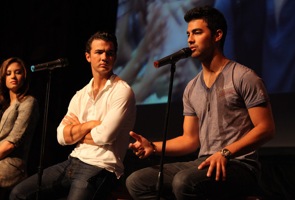 Joe+Jonas+Jonas+Brothers+Attend+Press+Conference+NZLehe3VKE9l - Jonas Brothers Attend Press Conference