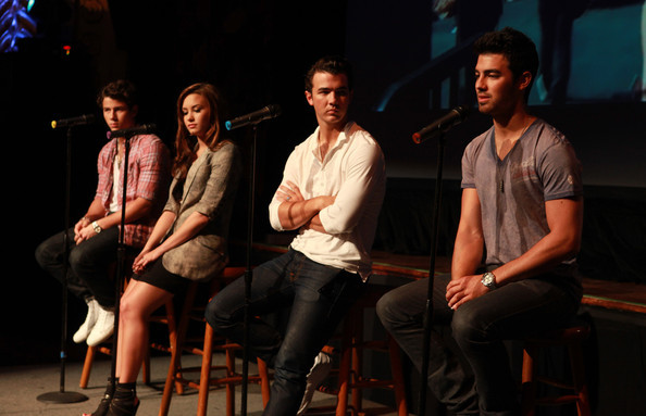 Joe+Jonas+Jonas+Brothers+Attend+Press+Conference+Y6J_trela-hl - Jonas Brothers Attend Press Conference