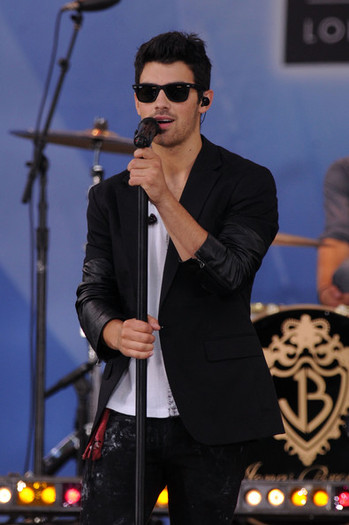 Joe+Jonas+Jonas+Brothers+Perform+ABC+Good+51gsqqK3pkNl - Jonas Brothers Perform On ABC s Good Morning America