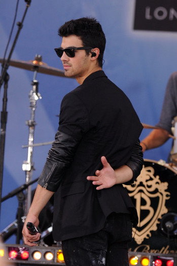 Joe+Jonas+Jonas+Brothers+Perform+ABC+Good+A6Eiw8ceJOOl - Jonas Brothers Perform On ABC s Good Morning America