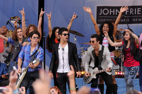 Joe+Jonas+Jonas+Brothers+Perform+ABC+Good+cUI6Ul9hXsbl - Jonas Brothers Perform On ABC s Good Morning America