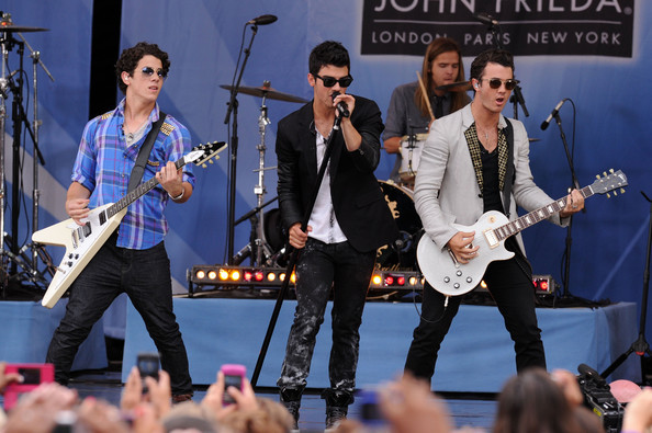 Joe+Jonas+Jonas+Brothers+Perform+ABC+Good+Sv-H-V_5mxJl - Jonas Brothers Perform On ABC s Good Morning America