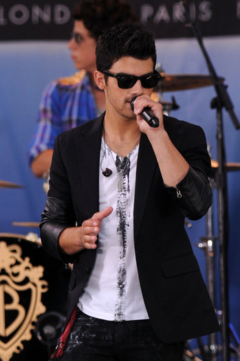 Joe+Jonas+Jonas+Brothers+Perform+ABC+Good+WH3IyId0o2Pl - Jonas Brothers Perform On ABC s Good Morning America