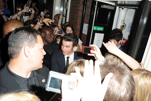 Nick+Jonas+greeted+large+group+fans+leaves+vY0SUXgO95Ll - Nick Jonas and Opening Night of Les Miserables