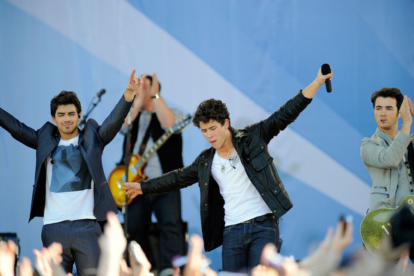 Jonas+Brothers+Demi+Lovato+Perform+ABC+Good+J9BPKQzZOnsl