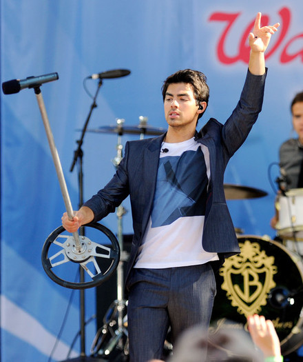 Jonas+Brothers+Demi+Lovato+Perform+ABC+Good+kLaZXjCqmKyl