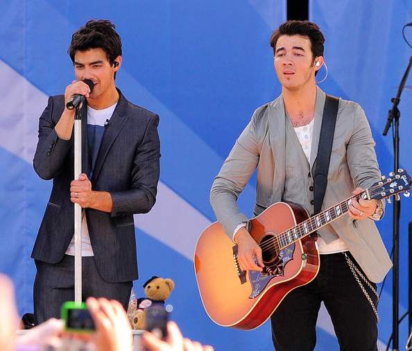 Jonas+Brothers+Demi+Lovato+Perform+ABC+Good+WiyUkDeECTTl - The Jonas Brothers and Demi Lovato Perform On ABC s Good Morning America