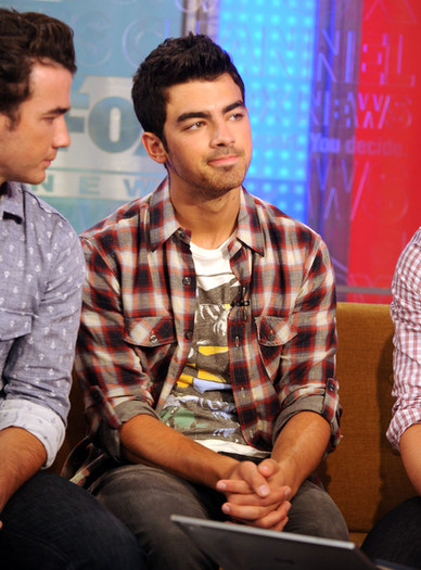 Joe+Jonas+Jonas+Brothers+Visit+FOX+Friends+-I5VU3Jv82ql - The Jonas Brothers Visit FOX and Friends