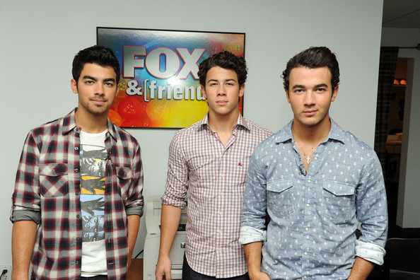 Joe+Jonas+Jonas+Brothers+Visit+FOX+Friends+Li-b7A3-MDMl - The Jonas Brothers Visit FOX and Friends