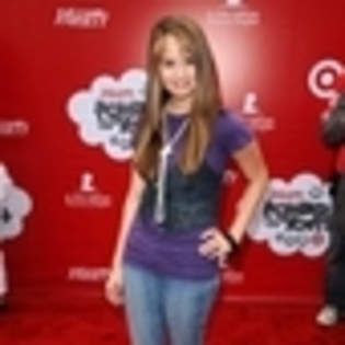 debby-ryan-220490l-thumbnail_gallery