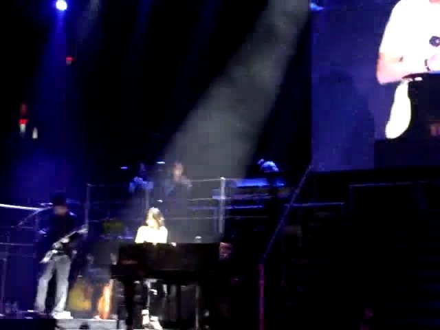 bscap0003 - demi lovato live so far so great