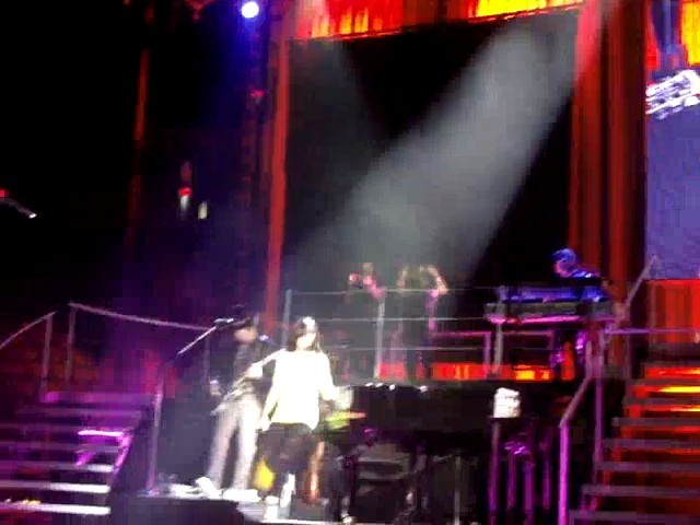 bscap0008 - demi lovato live so far so great