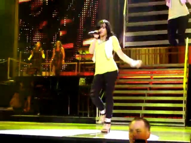 bscap0050 - demi lovato live so far so great