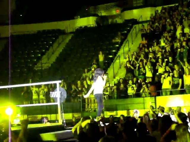 bscap0210 - demi lovato live so far so great