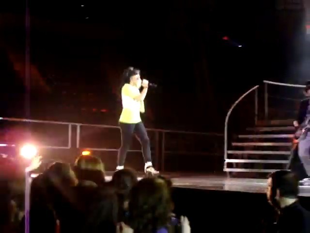 bscap0341 - demi lovato live so far so great