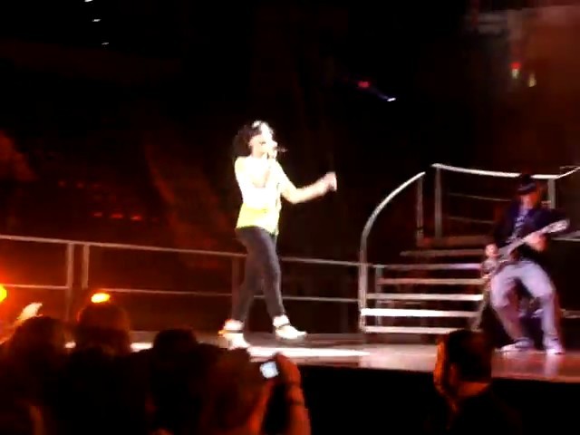 bscap0342 - demi lovato live so far so great