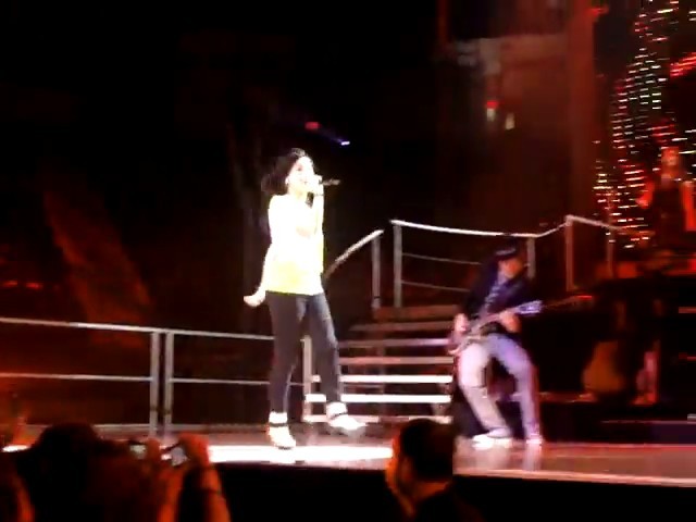 bscap0343 - demi lovato live so far so great