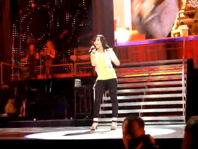 bscap0349 - demi lovato live so far so great