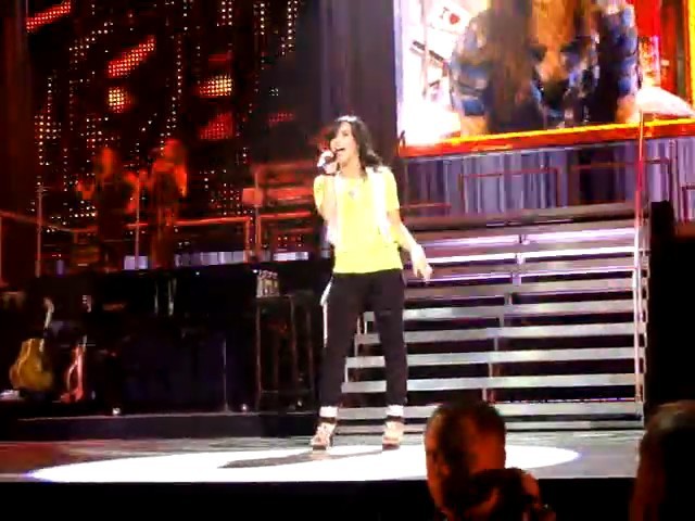 bscap0350 - demi lovato live so far so great