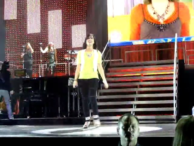 bscap0353 - demi lovato live so far so great
