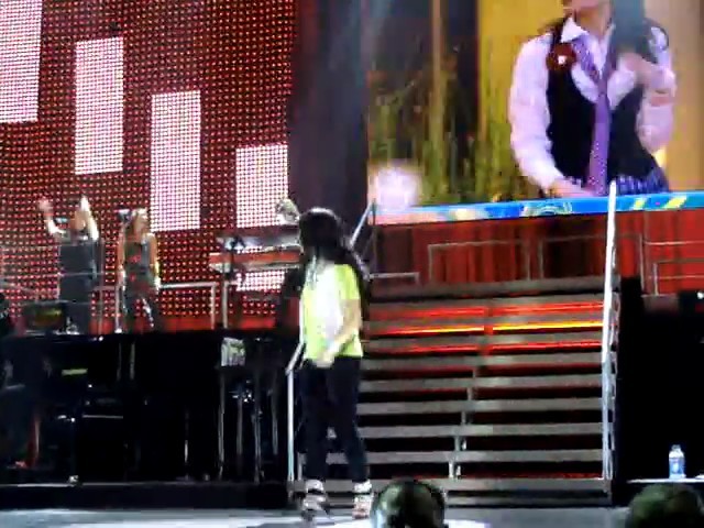 bscap0357 - demi lovato live so far so great