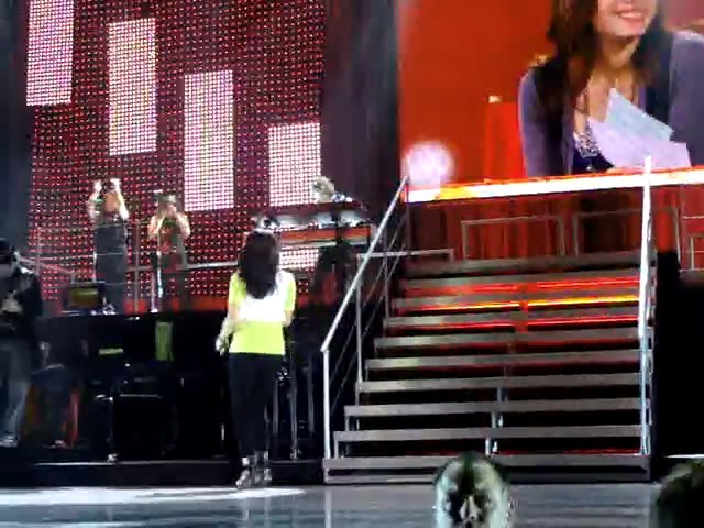 bscap0359 - demi lovato live so far so great