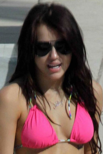 Miley_Cyrus-pink-bikini-tattoo38 - 0 0  The  Disney Princces