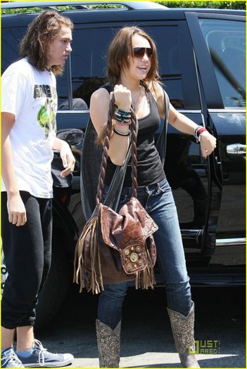 miley-cyrus-coffee-bean-01