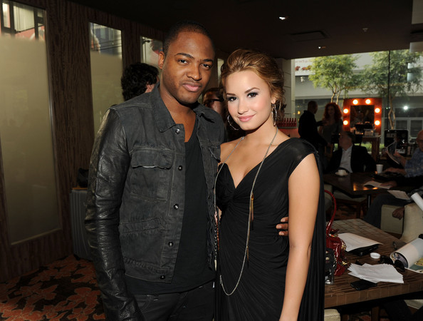 Demi+Lovato+2010+American+Music+Awards+Nominations+rWqU5haI4lpl