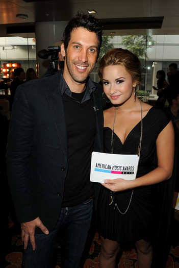 Demi+Lovato+2010+American+Music+Awards+Nominations+YfL-kB6WsjSl