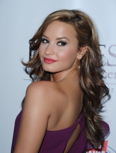 Demi+Lovato+PADRES+Contra+El+Cancer+ZWYYa_s0v1Ol