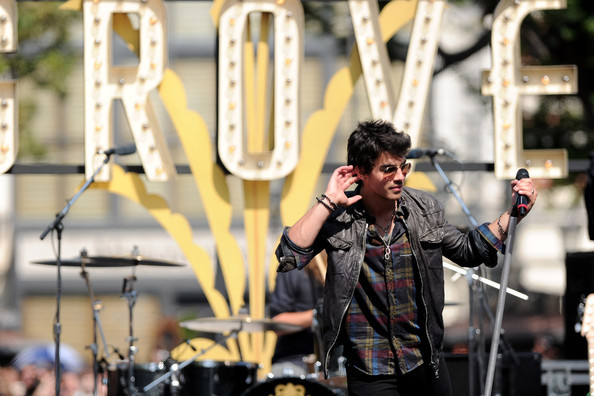 Jonas+Brothers+Friends+Perform+Grove+ttLLQgk138Nl