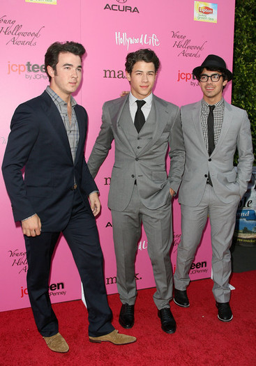 12th+Annual+Young+Hollywood+Awards+Arrivals+DA7_A76tf_wl - 12th Annual Young Hollywood Awards - Arrivals