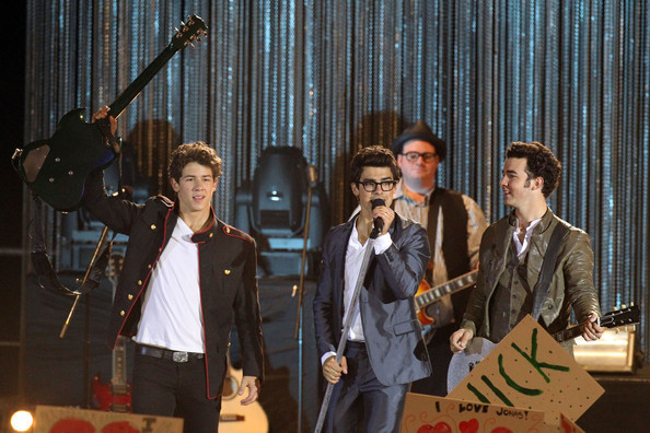 Nick+Joe+Kevin+Jonas+film+late+night+concert+6eQXuHX_4J1l - Nick Joe and Kevin Jonas Film a Concert