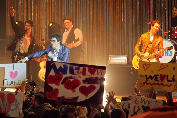 Nick+Joe+Kevin+Jonas+film+late+night+concert+epcaHe7nw2pl - Nick Joe and Kevin Jonas Film a Concert