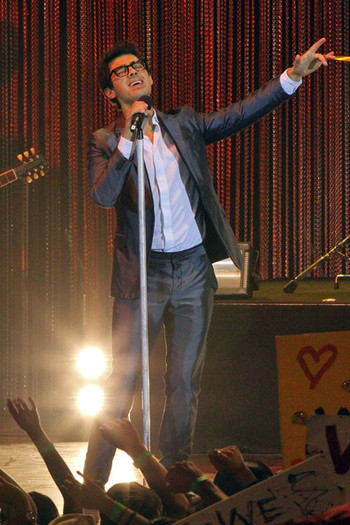 Nick+Joe+Kevin+Jonas+film+late+night+concert+J4FElf6gGd7l