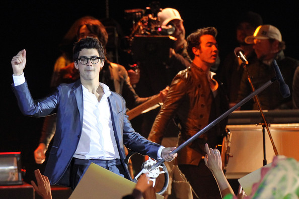 Nick+Joe+Kevin+Jonas+film+late+night+concert+QzGf2a79Wl8l