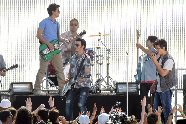 Nick+Joe+Kevin+Jonas+film+concert+Los+Angeles+5ZRQtTT7ZkWl - Nick Joe and Kevin Jonas Film a Concert 2