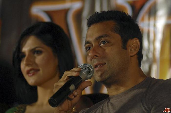salman-khan-zarine-khan-2010-1-16-17-41-31
