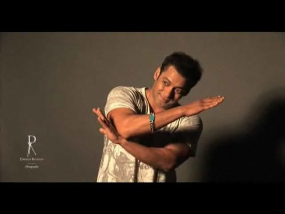 Video_-_Dabboo_Ratnani_2010_Calendar_Audio_Visual_2010-01-07_17_29_44_234 - Salman Khan