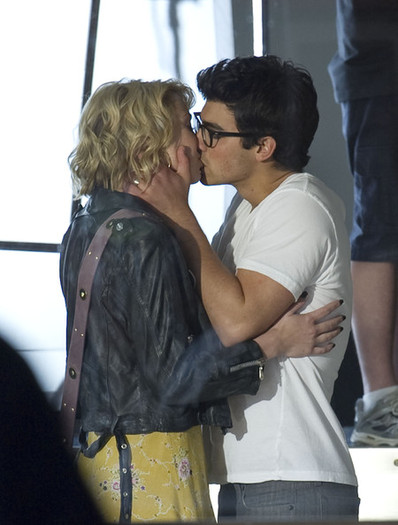 Joe+kisses+the+girl+GIKQeMrgCa0l - Joe Jonas Kisses His Costar