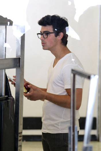 Joe+Jonas+co+star+Chelsea+Staub+film+kissing+gJVlsdXlJlAl - Joe Jonas Kisses His Costar 2