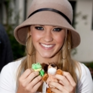 emily_osment_1286928313