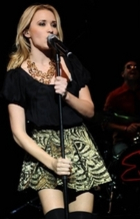 emily_osment_1288629245
