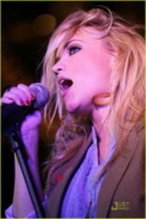emily_osment_1293121423
