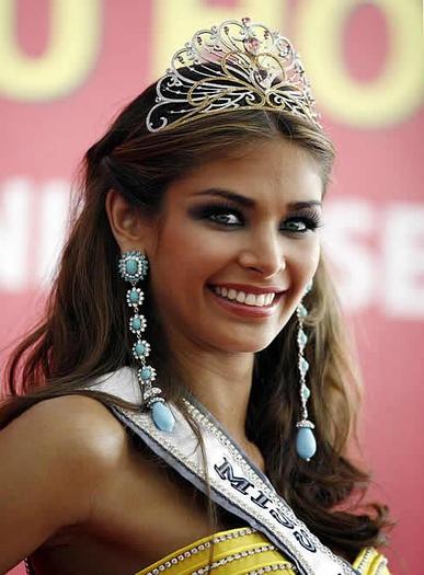 venezolana-Dayana-Mendoza-coronada-Miss-Universo-2008 - dayana mendoza